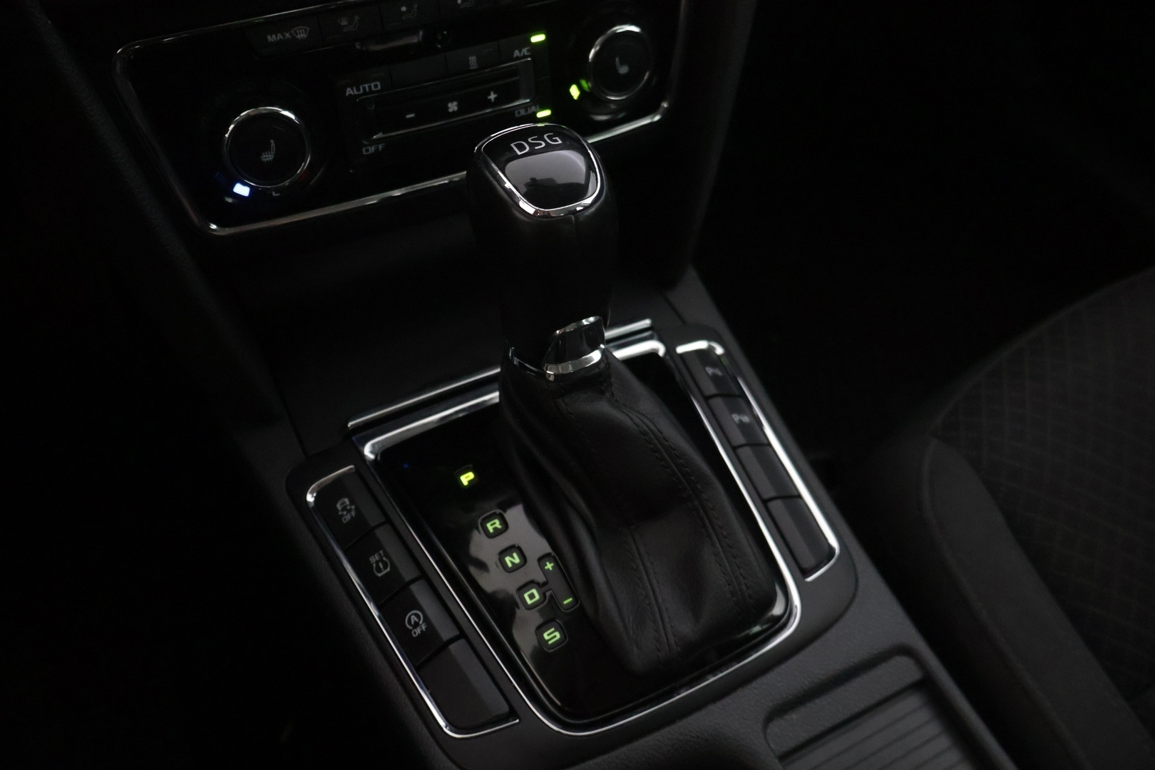 SKODA Superb 2014