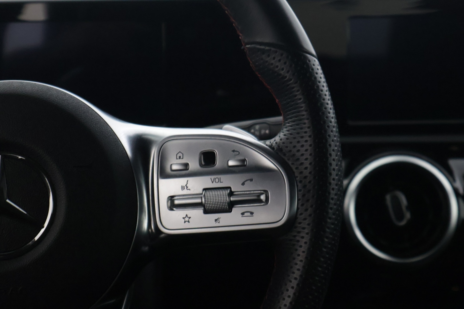 MERCEDES-BENZ CLA 2020