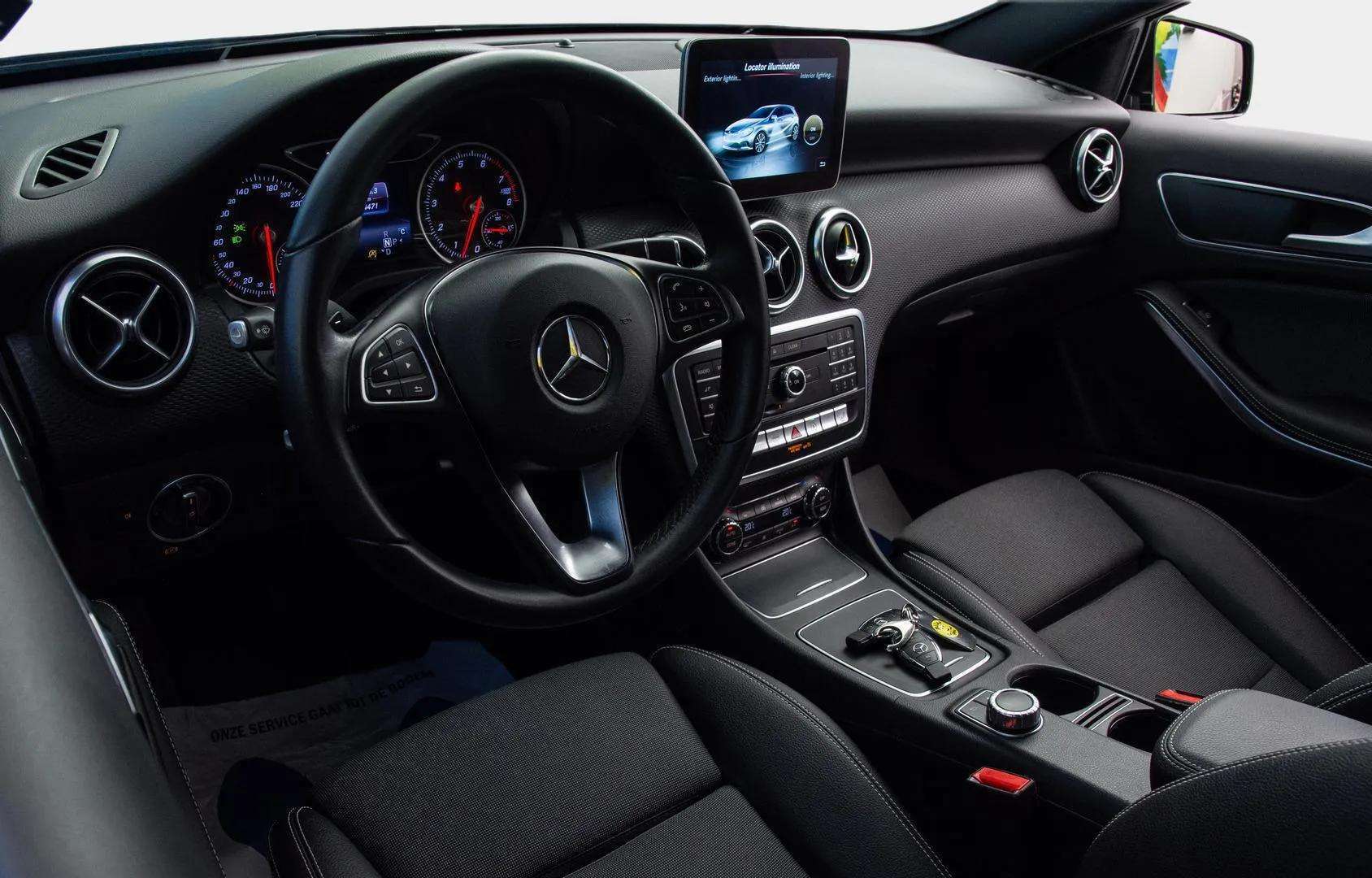 MERCEDES-BENZ A 2017