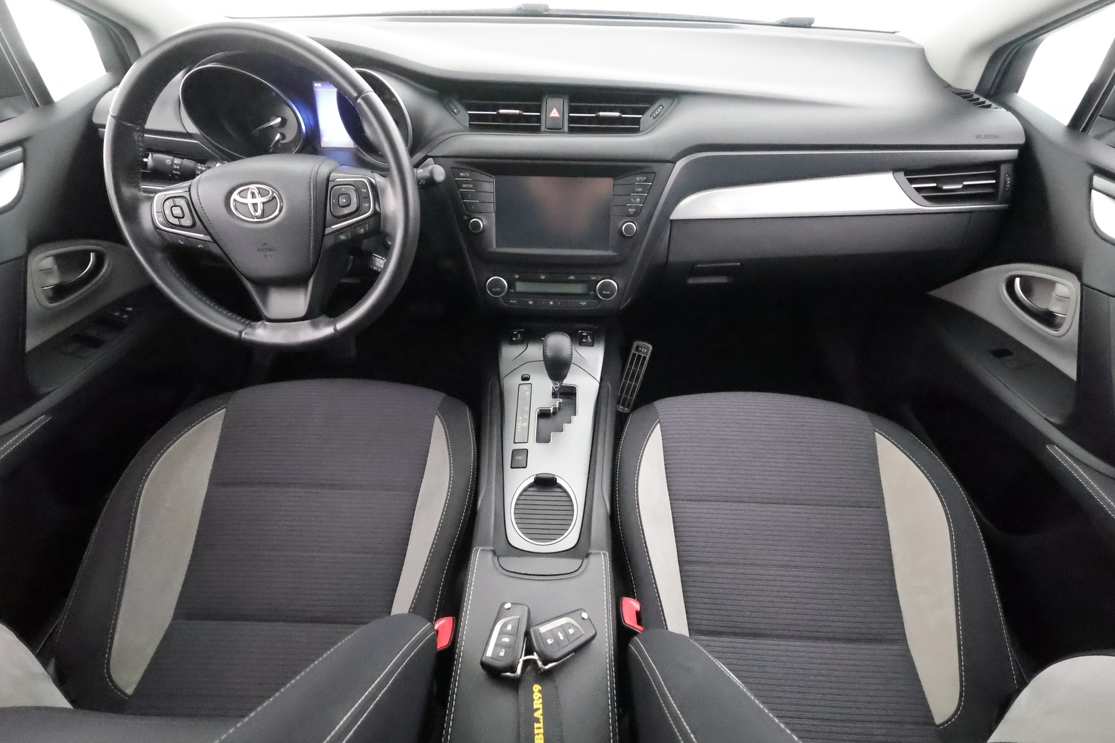 TOYOTA Avensis 2017
