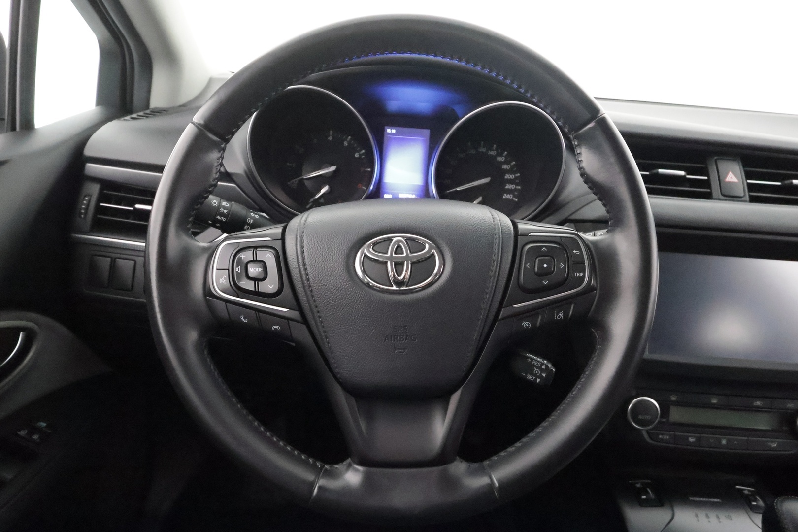 TOYOTA Avensis 2017