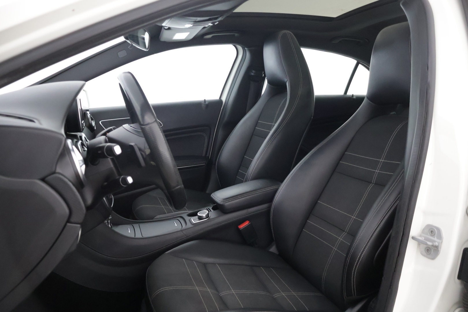 MERCEDES-BENZ A 2015