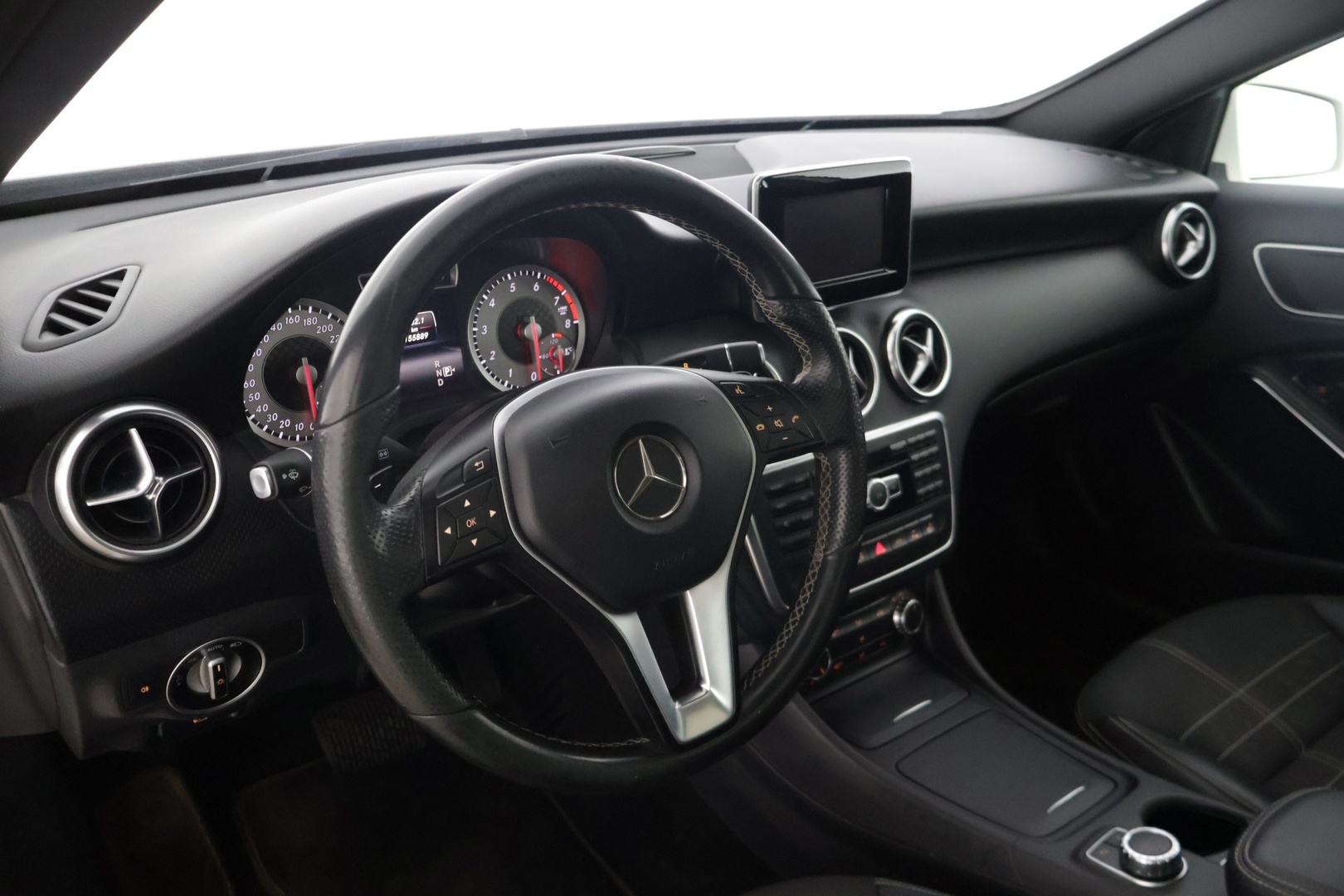 MERCEDES-BENZ A 2015