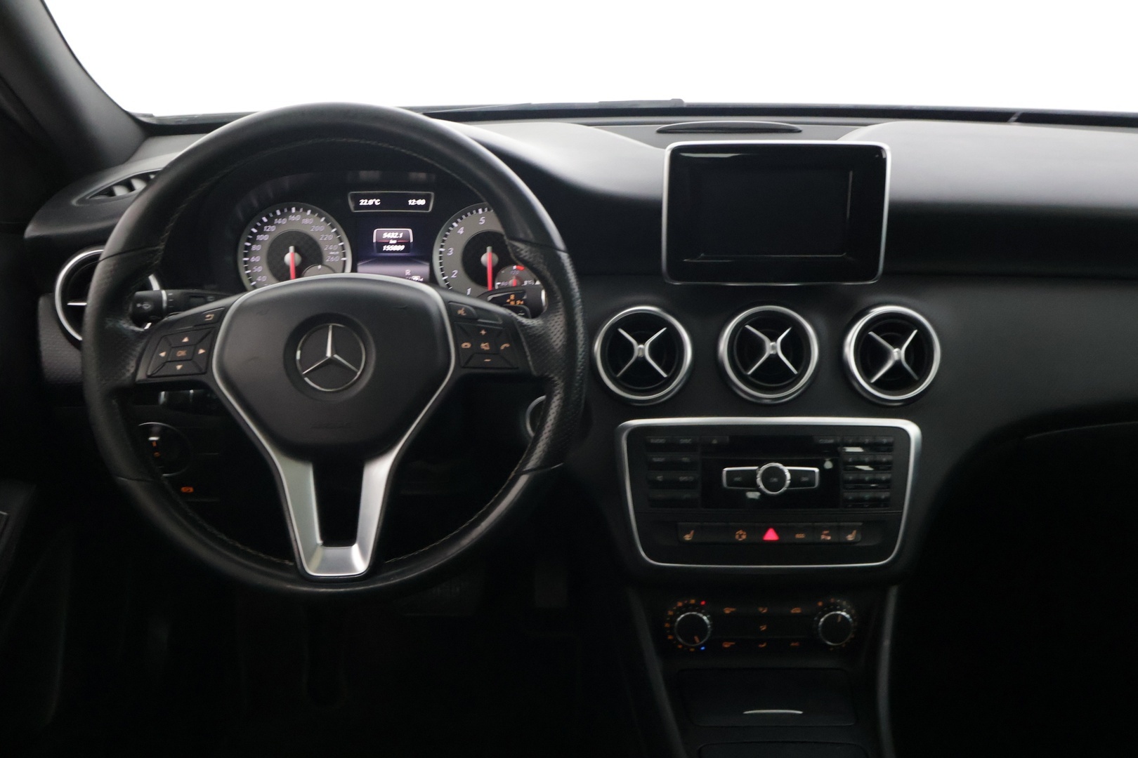 MERCEDES-BENZ A 2015