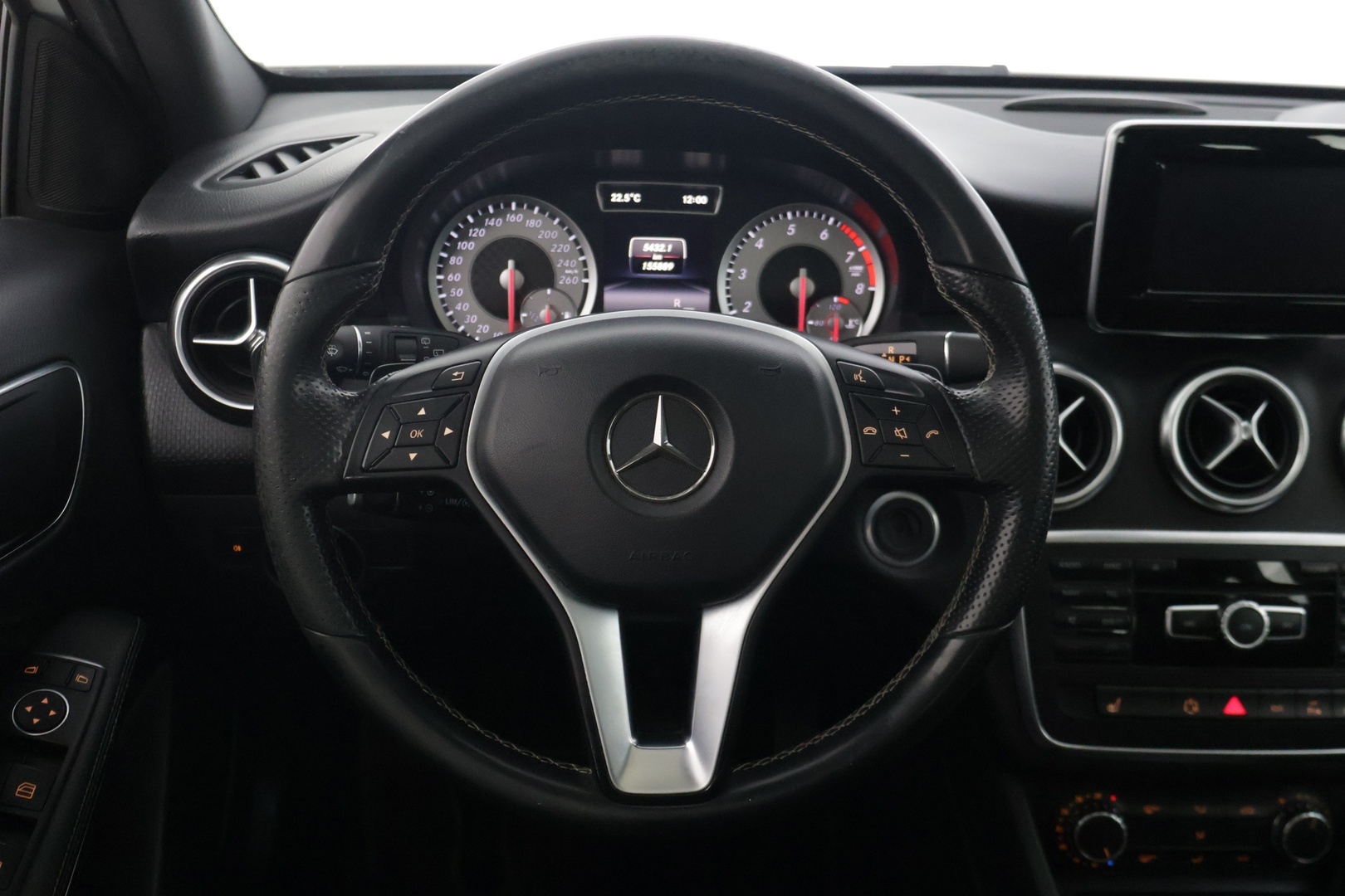 MERCEDES-BENZ A 2015