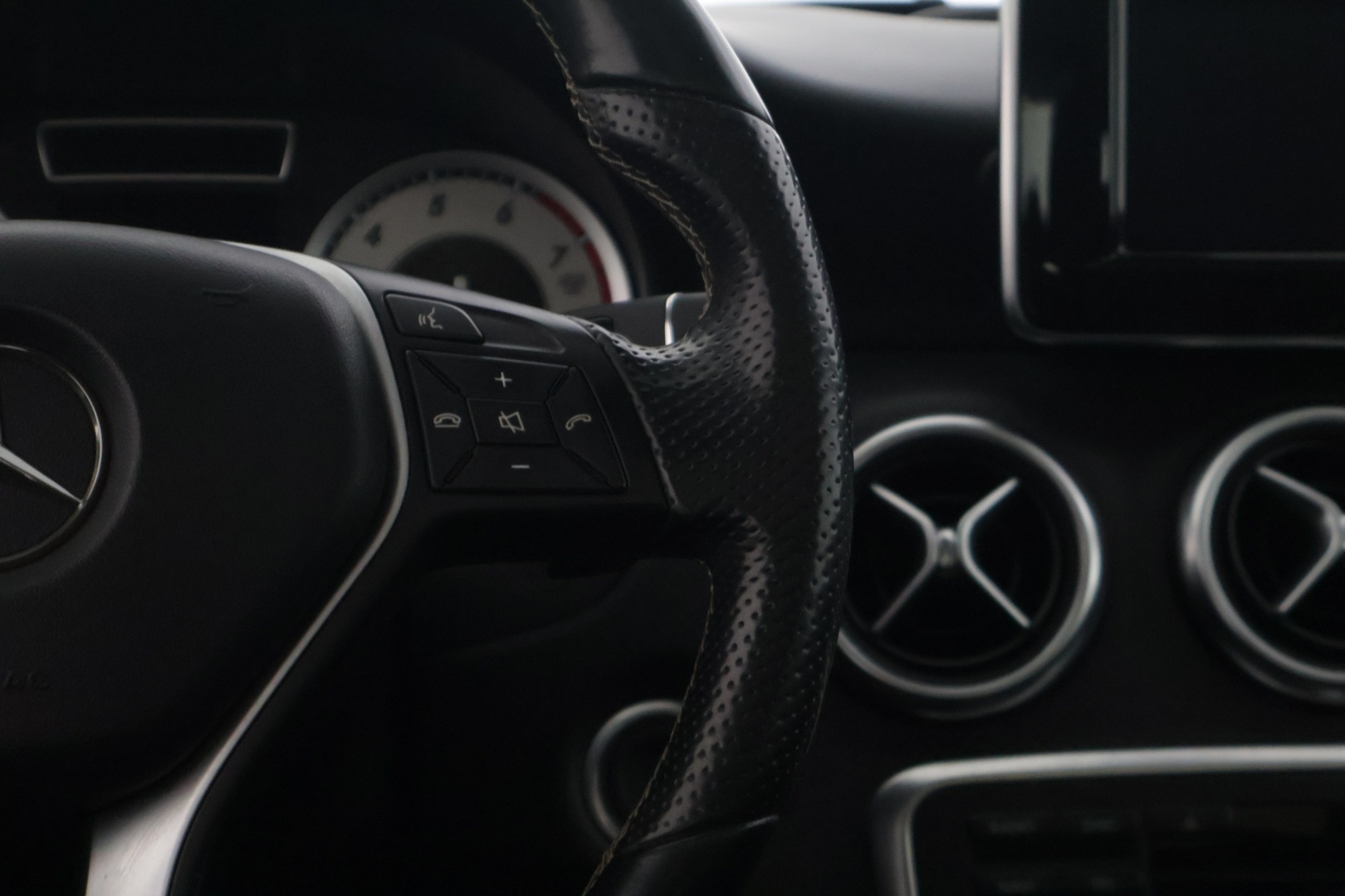 MERCEDES-BENZ A 2015