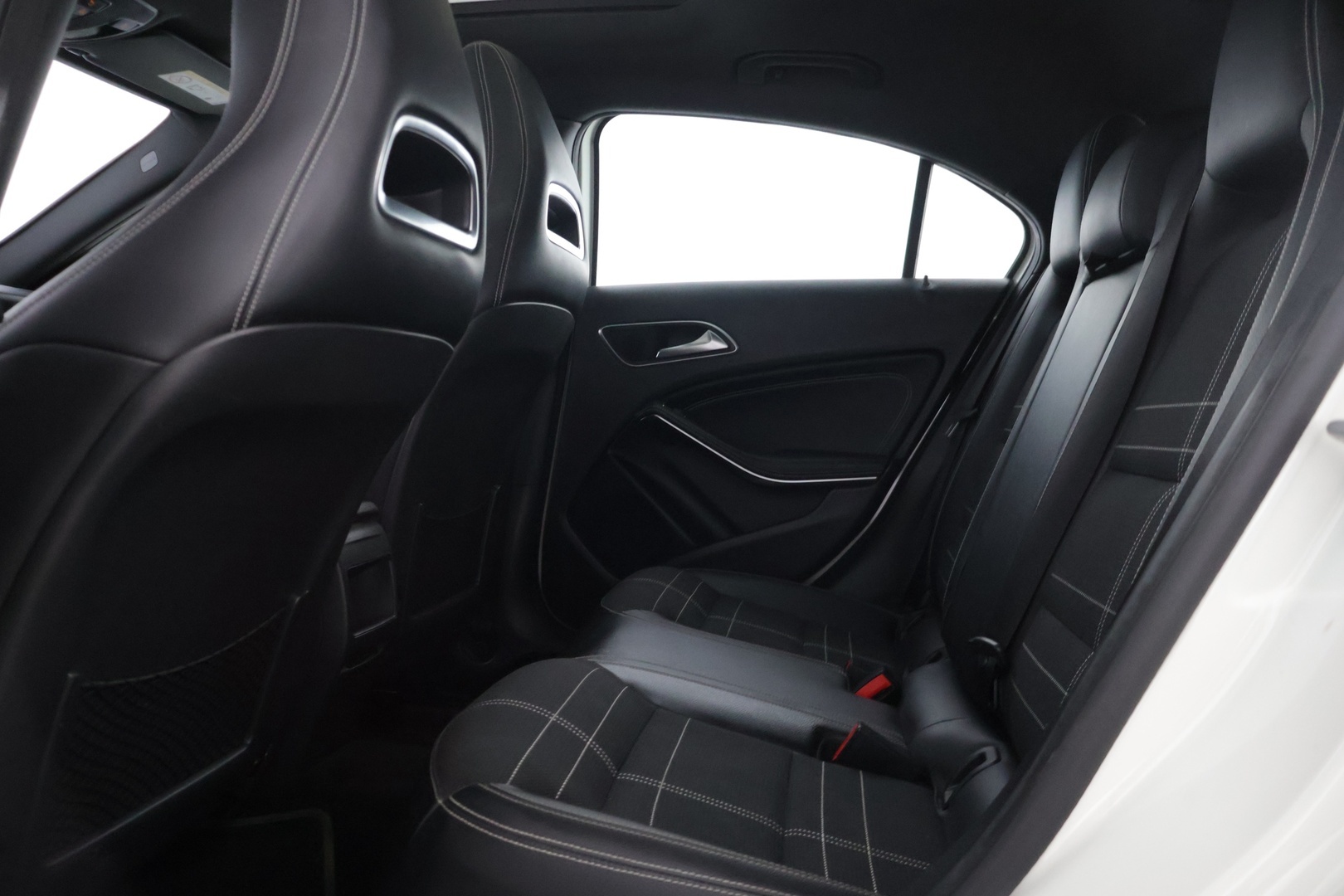 MERCEDES-BENZ A 2015