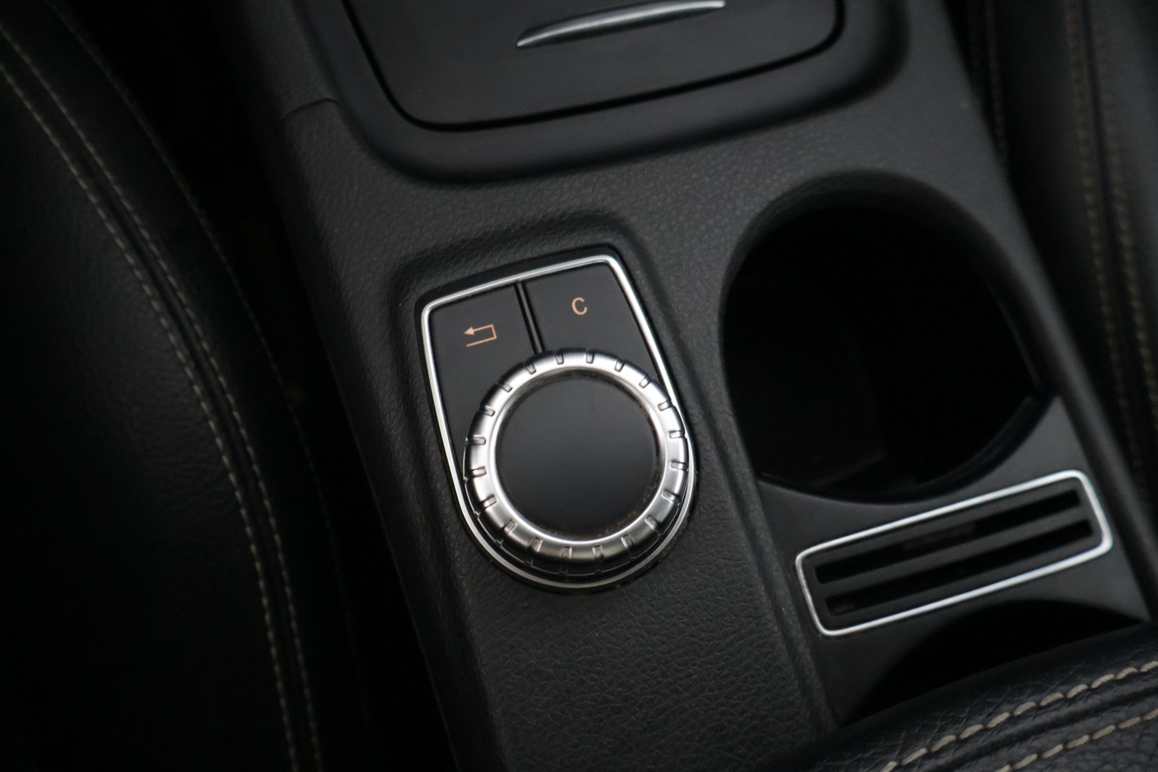 MERCEDES-BENZ A 2015