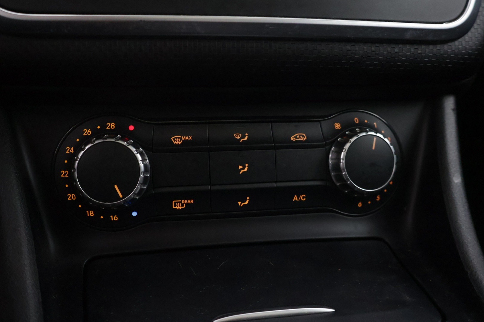 MERCEDES-BENZ A 2015