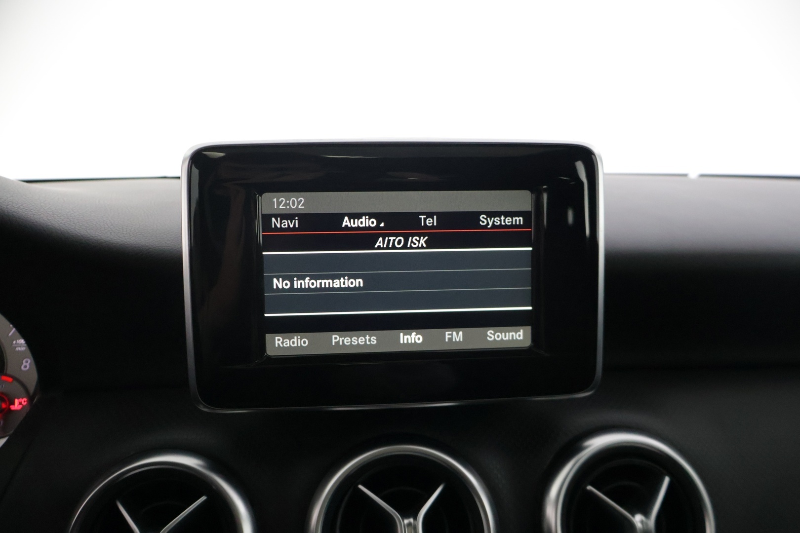 MERCEDES-BENZ A 2015