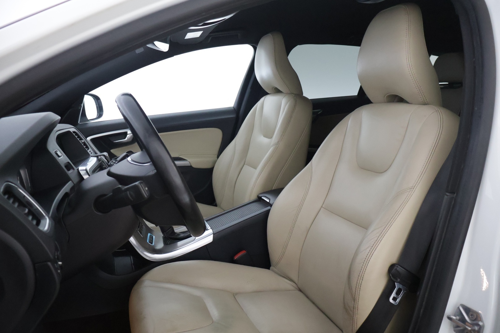 VOLVO V60 2015