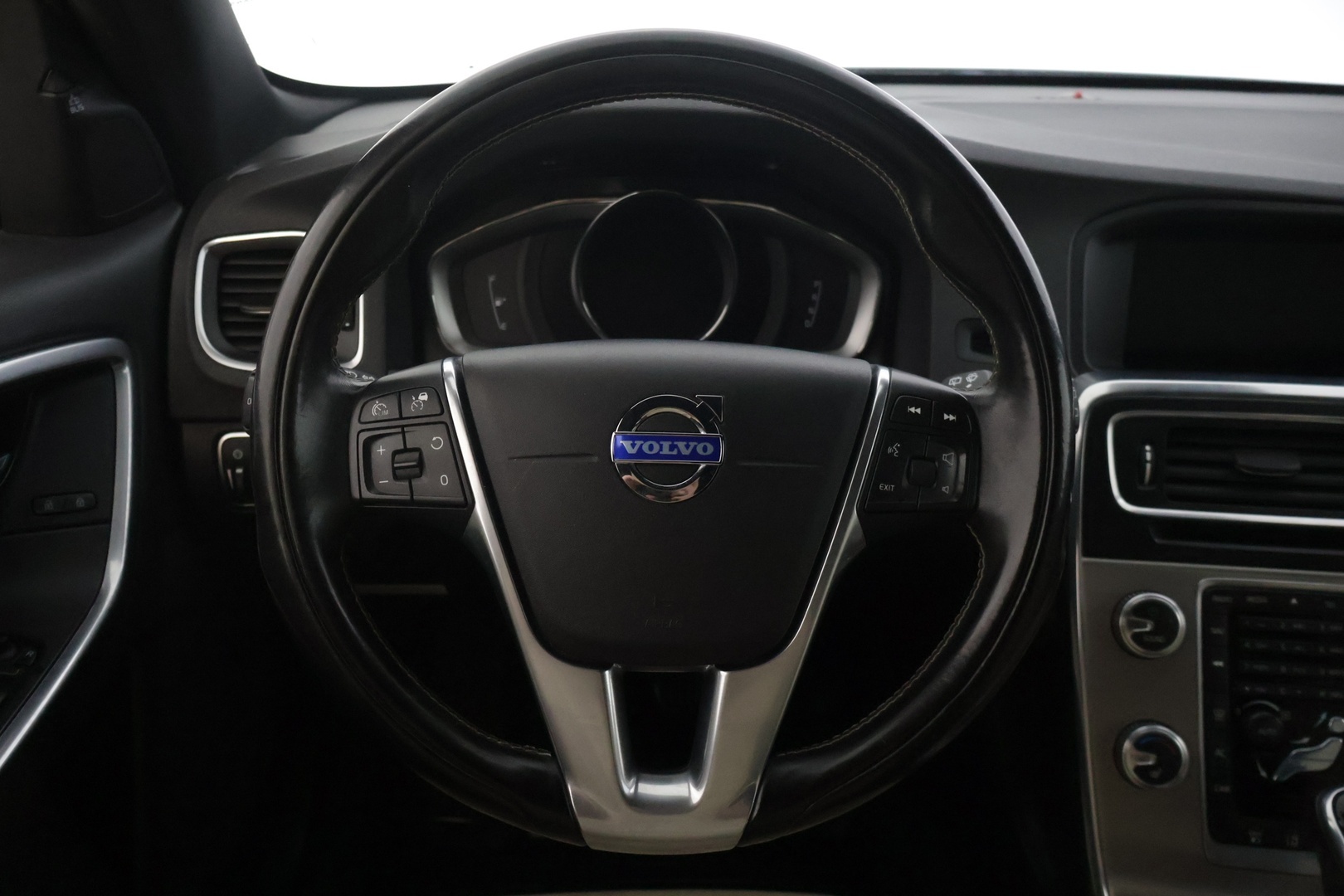 VOLVO V60 2015