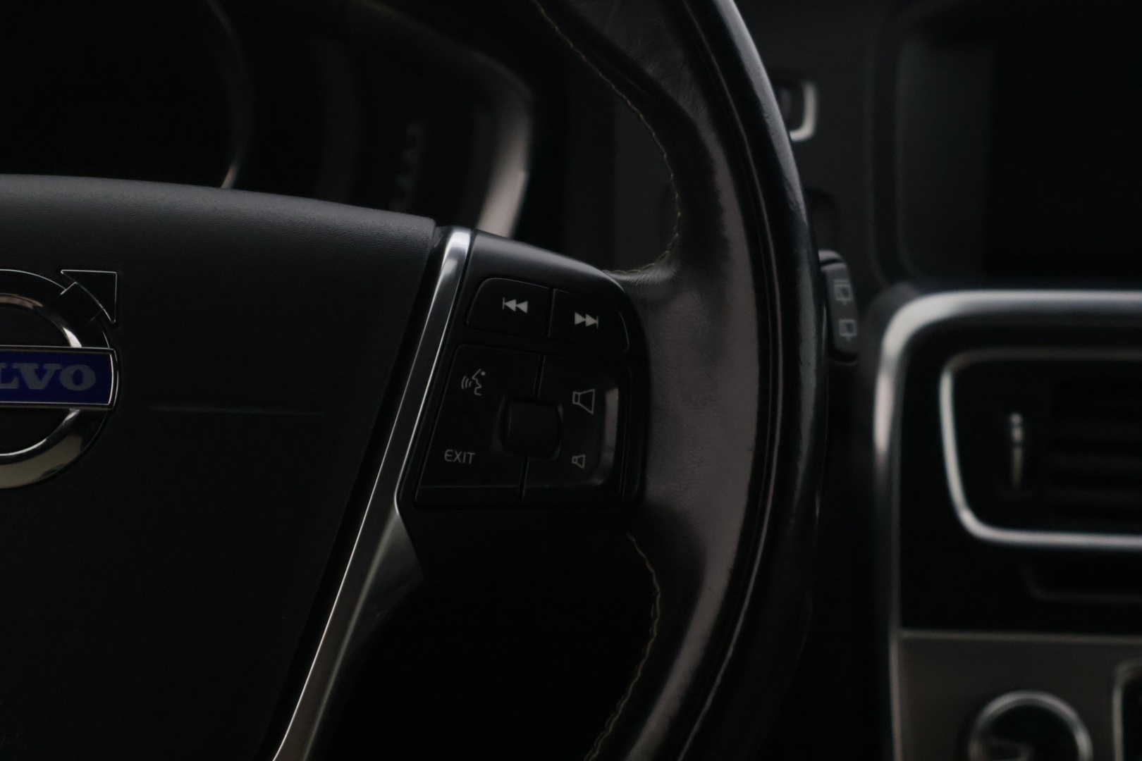 VOLVO V60 2015