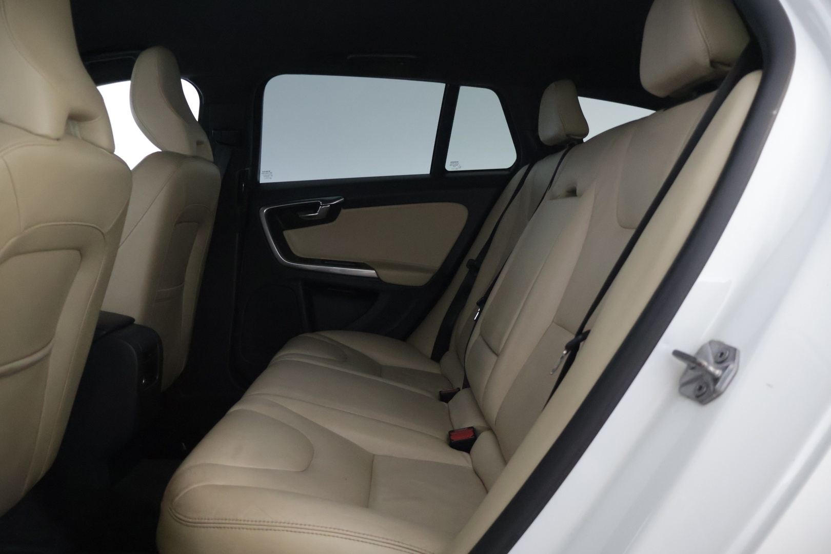 VOLVO V60 2015