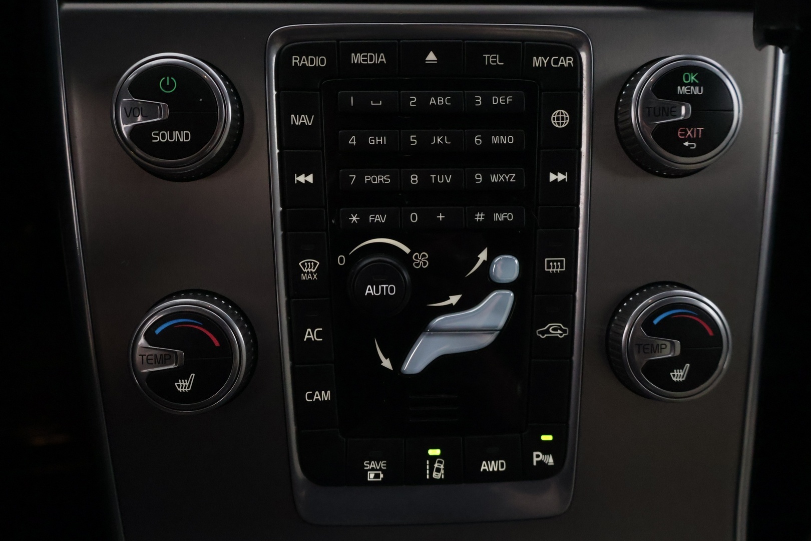 VOLVO V60 2015