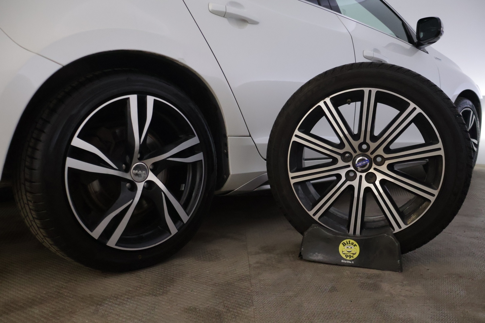 VOLVO V60 2015