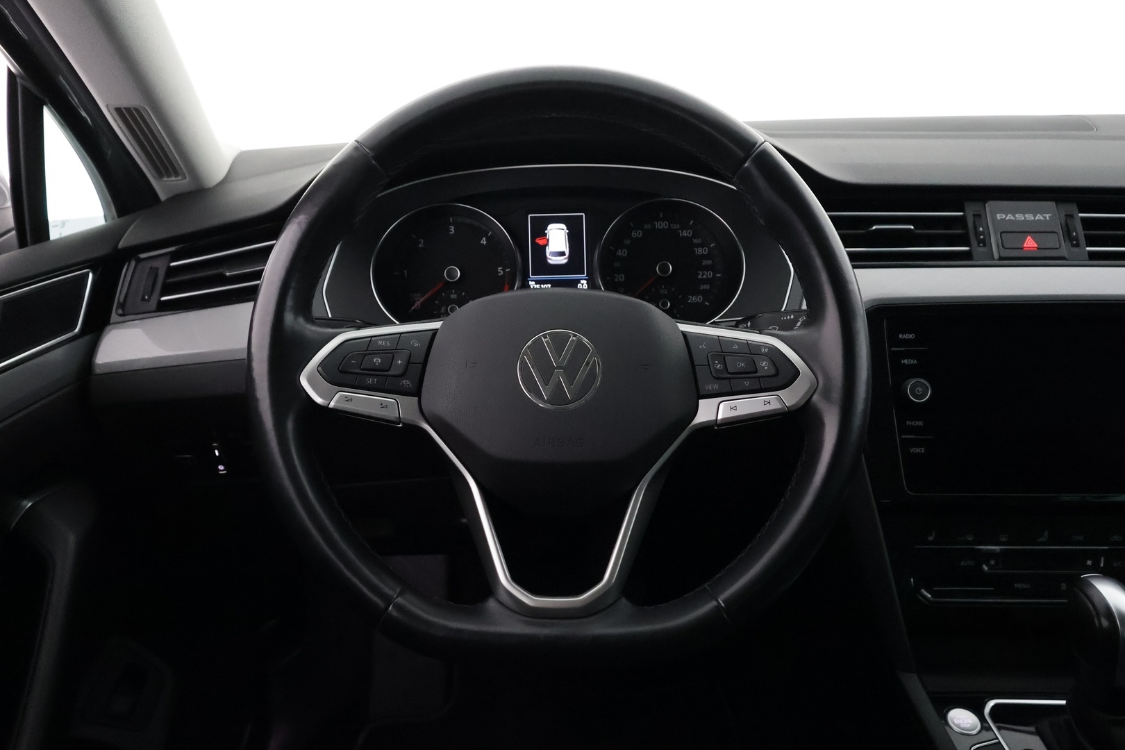 VOLKSWAGEN Passat 2024