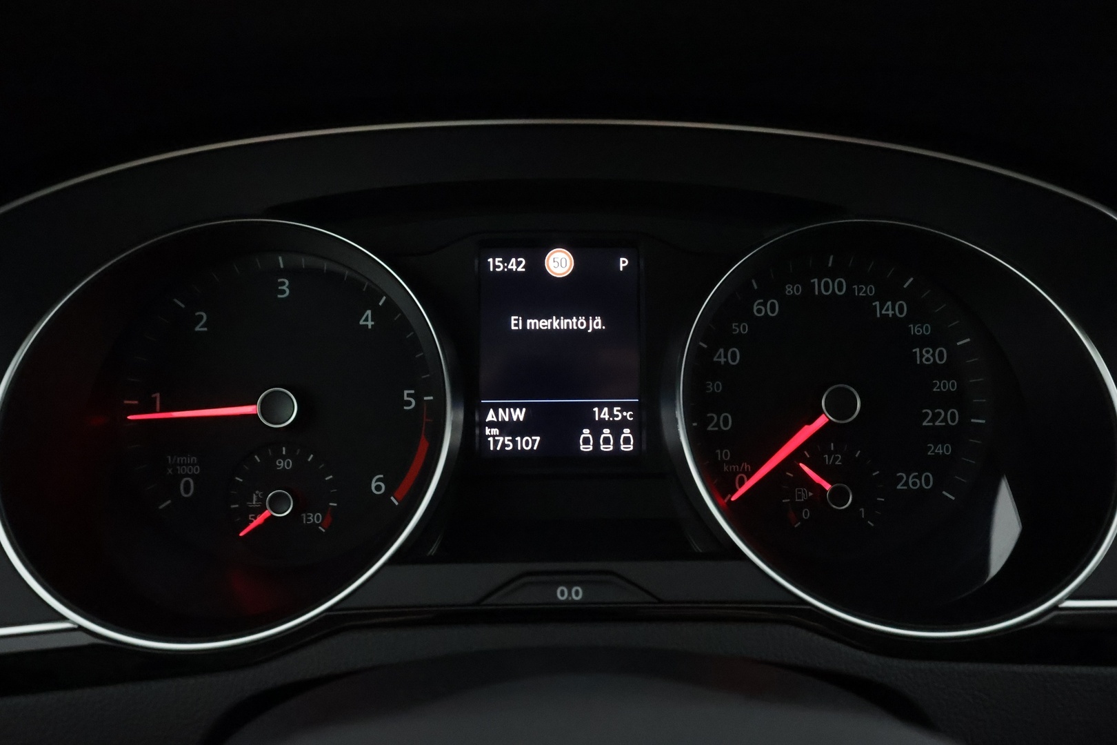 VOLKSWAGEN Passat 2024
