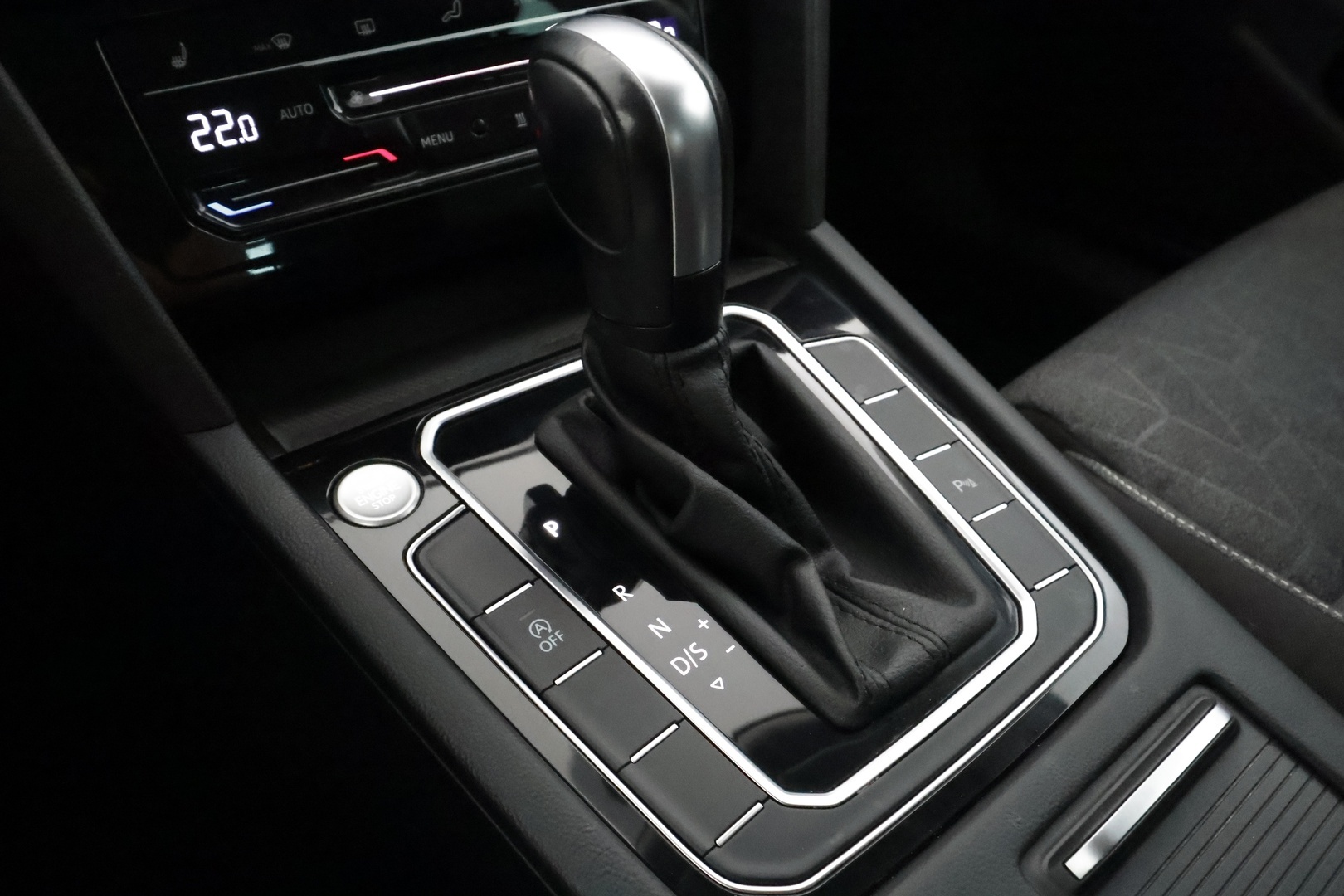 VOLKSWAGEN Passat 2024