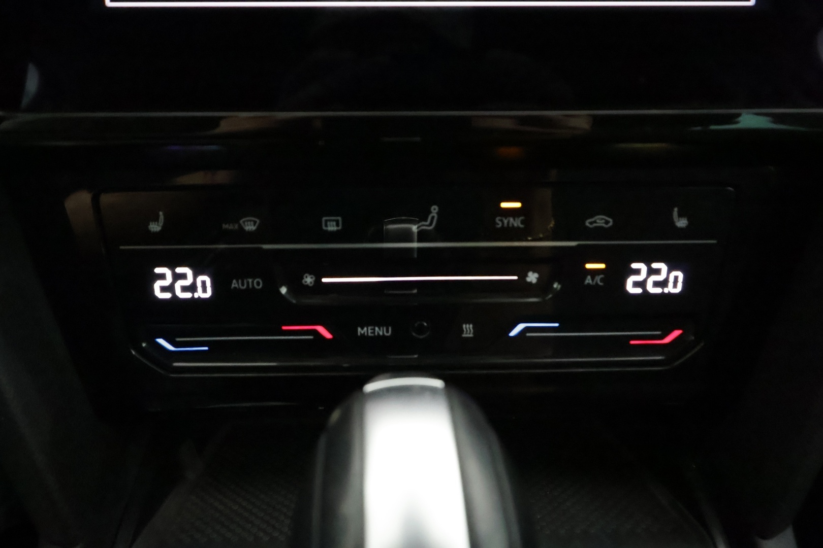 VOLKSWAGEN Passat 2024