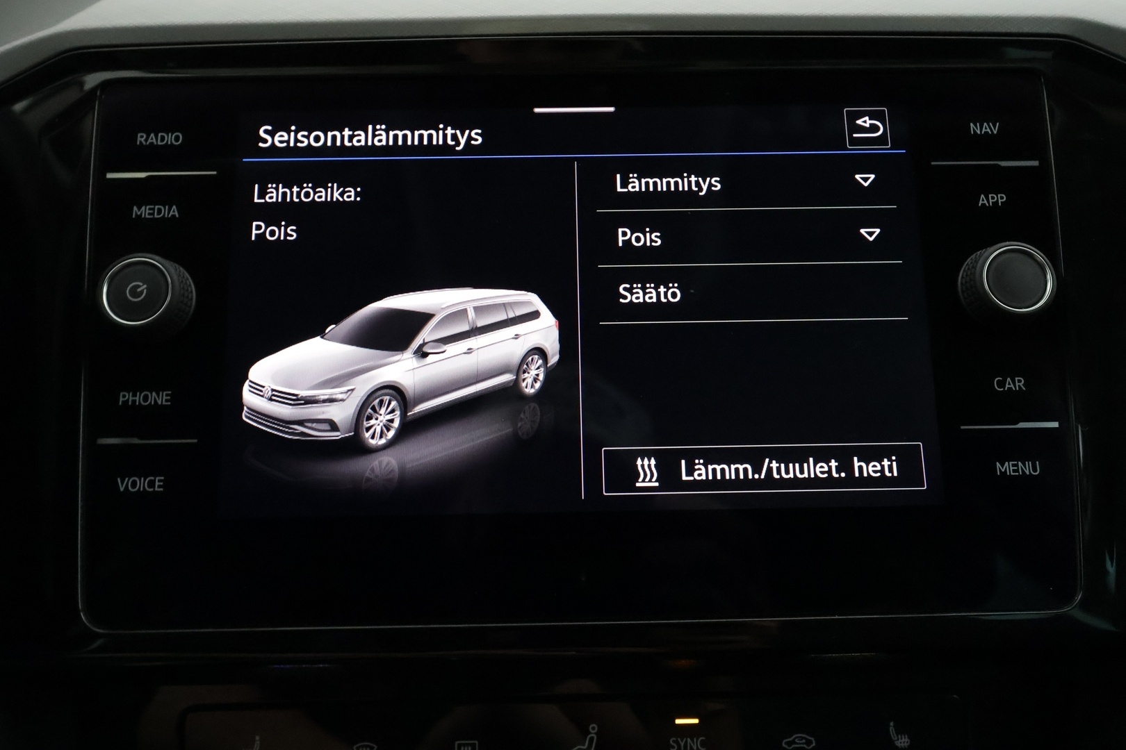 VOLKSWAGEN Passat 2024