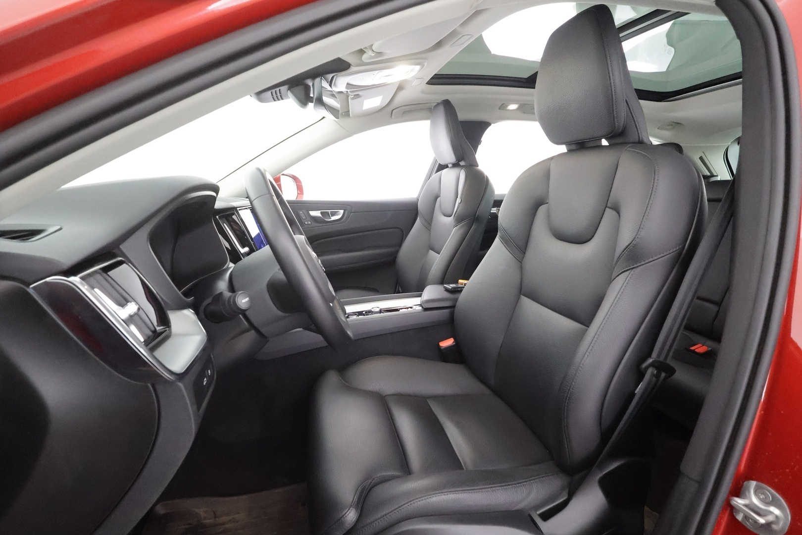 VOLVO XC60 2023