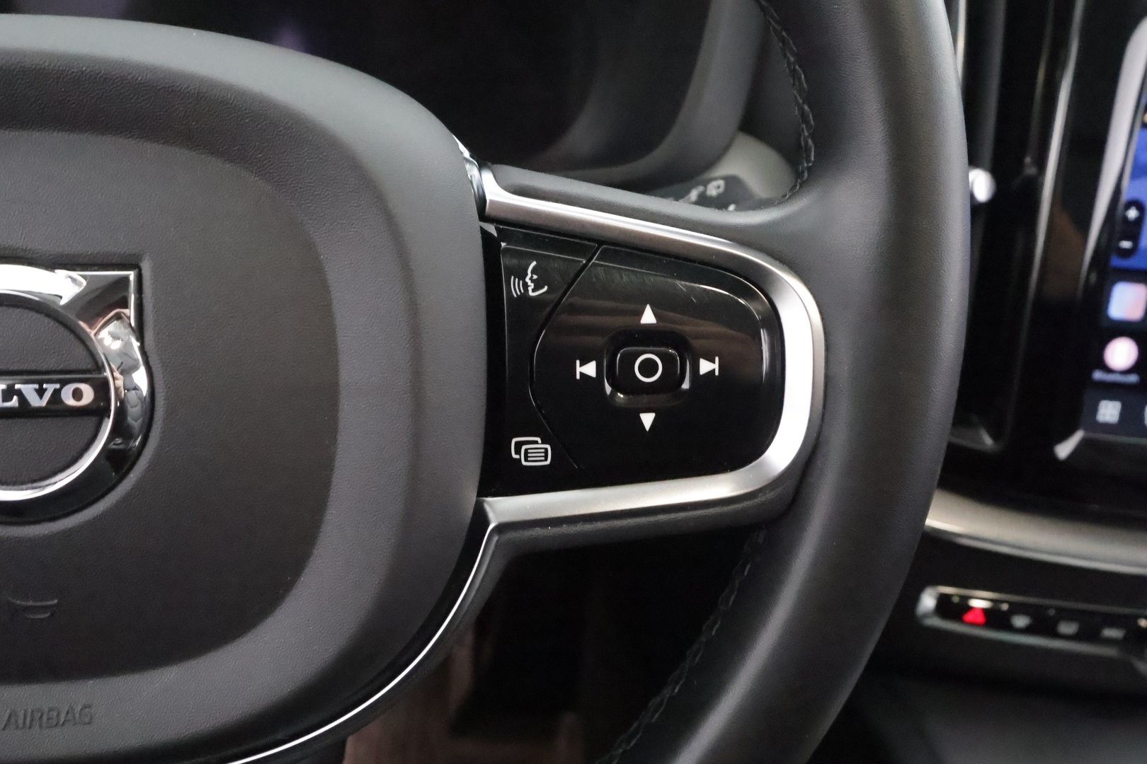 VOLVO XC60 2023