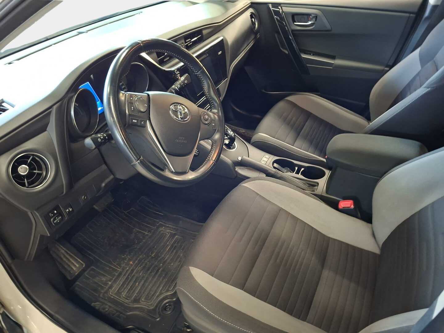 TOYOTA Auris 2017