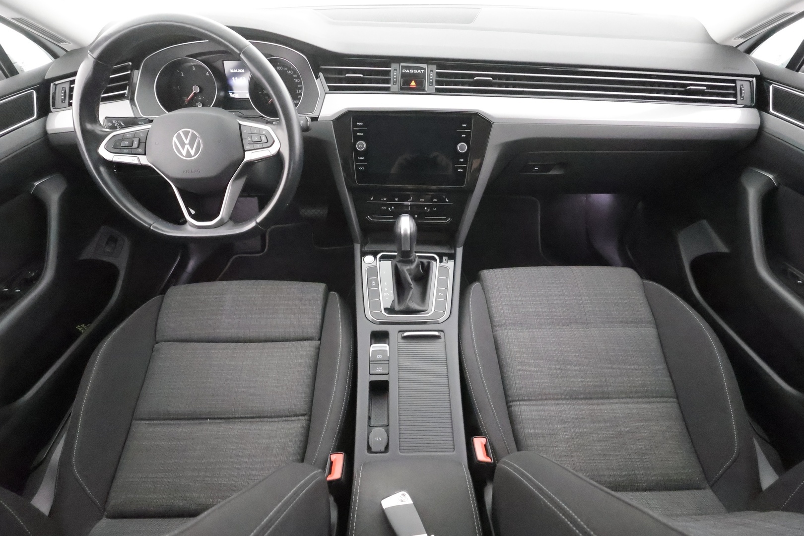 VOLKSWAGEN Passat 2022