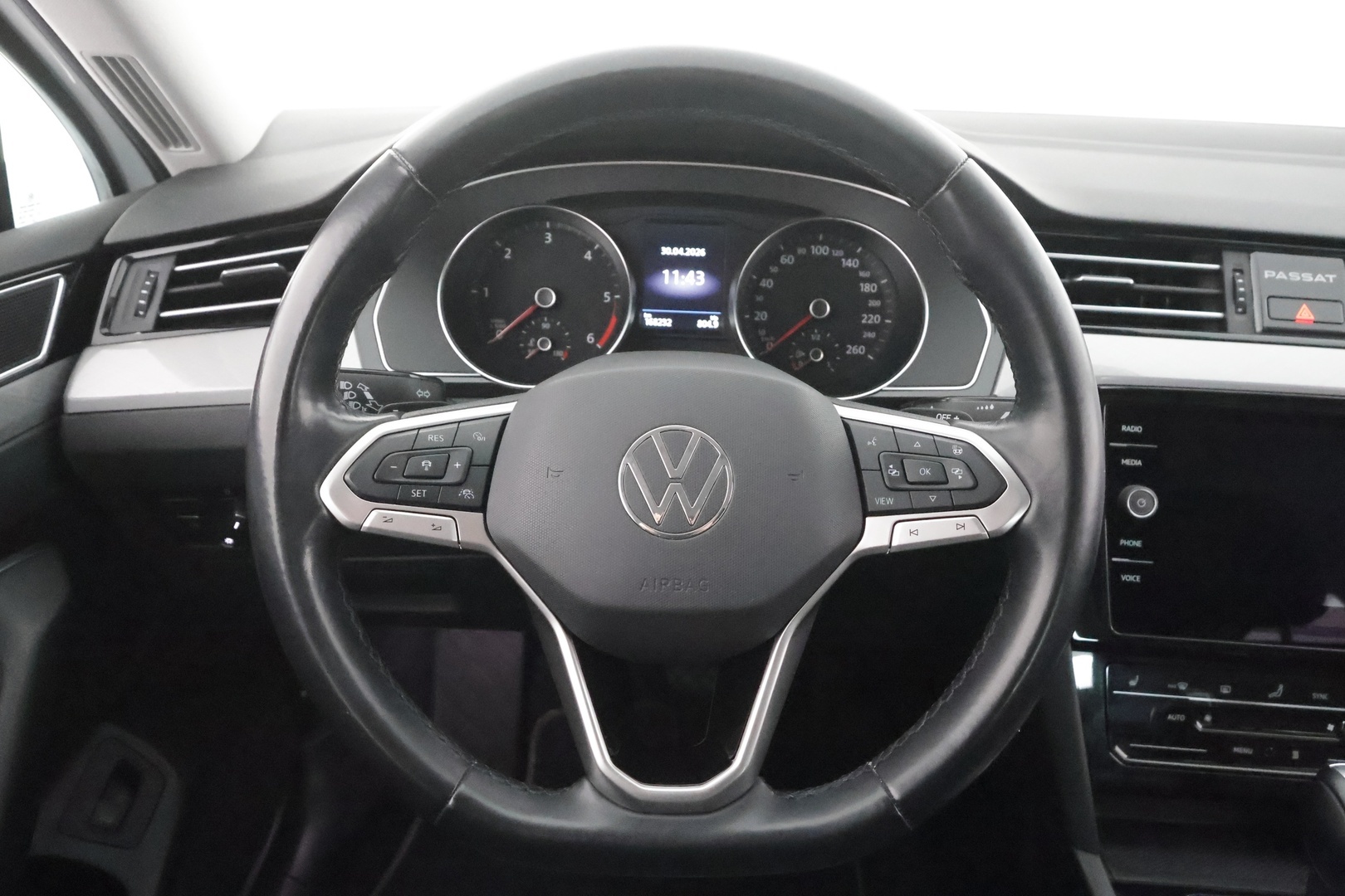 VOLKSWAGEN Passat 2022