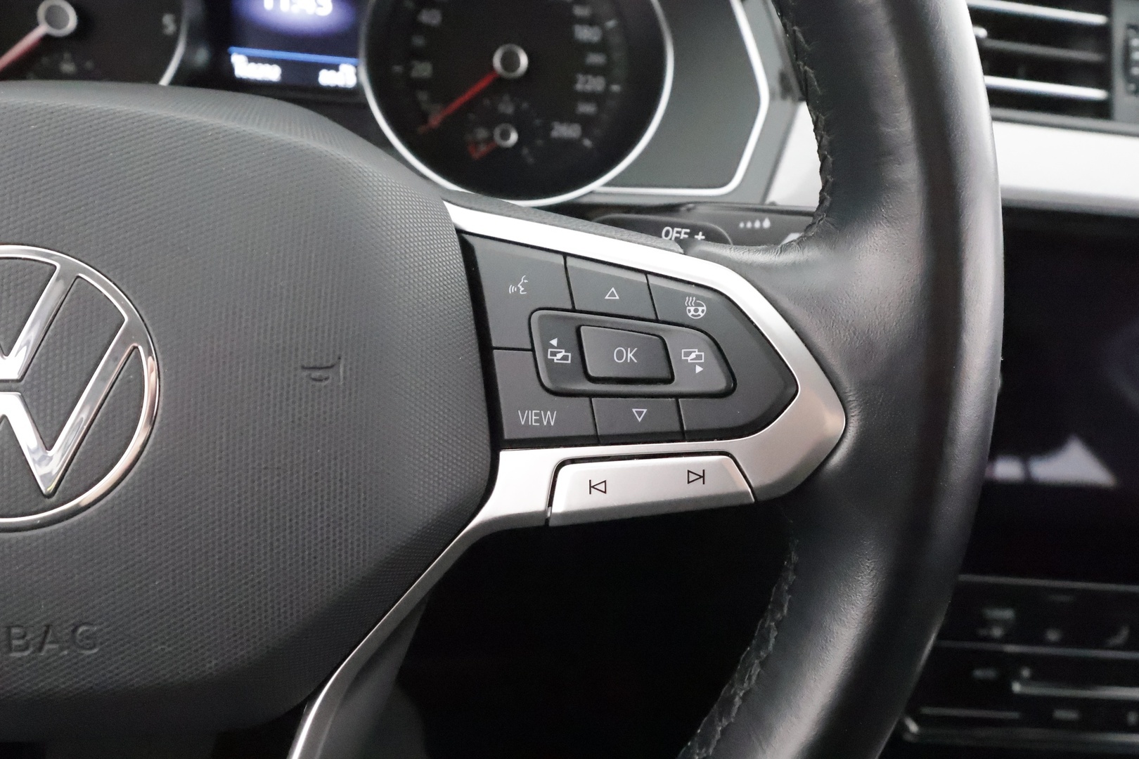 VOLKSWAGEN Passat 2022