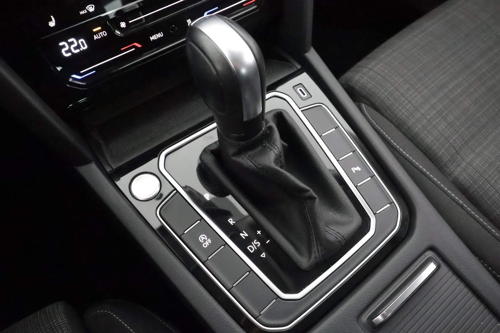 VOLKSWAGEN Passat 2022