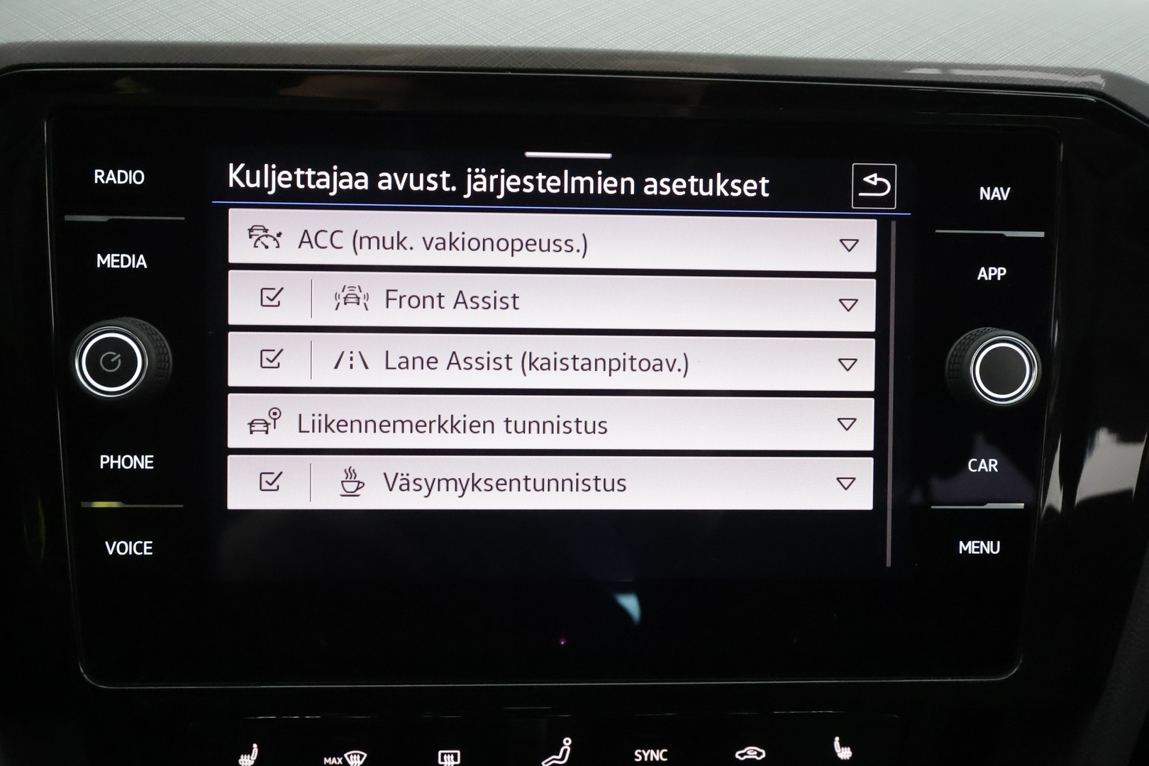 VOLKSWAGEN Passat 2022