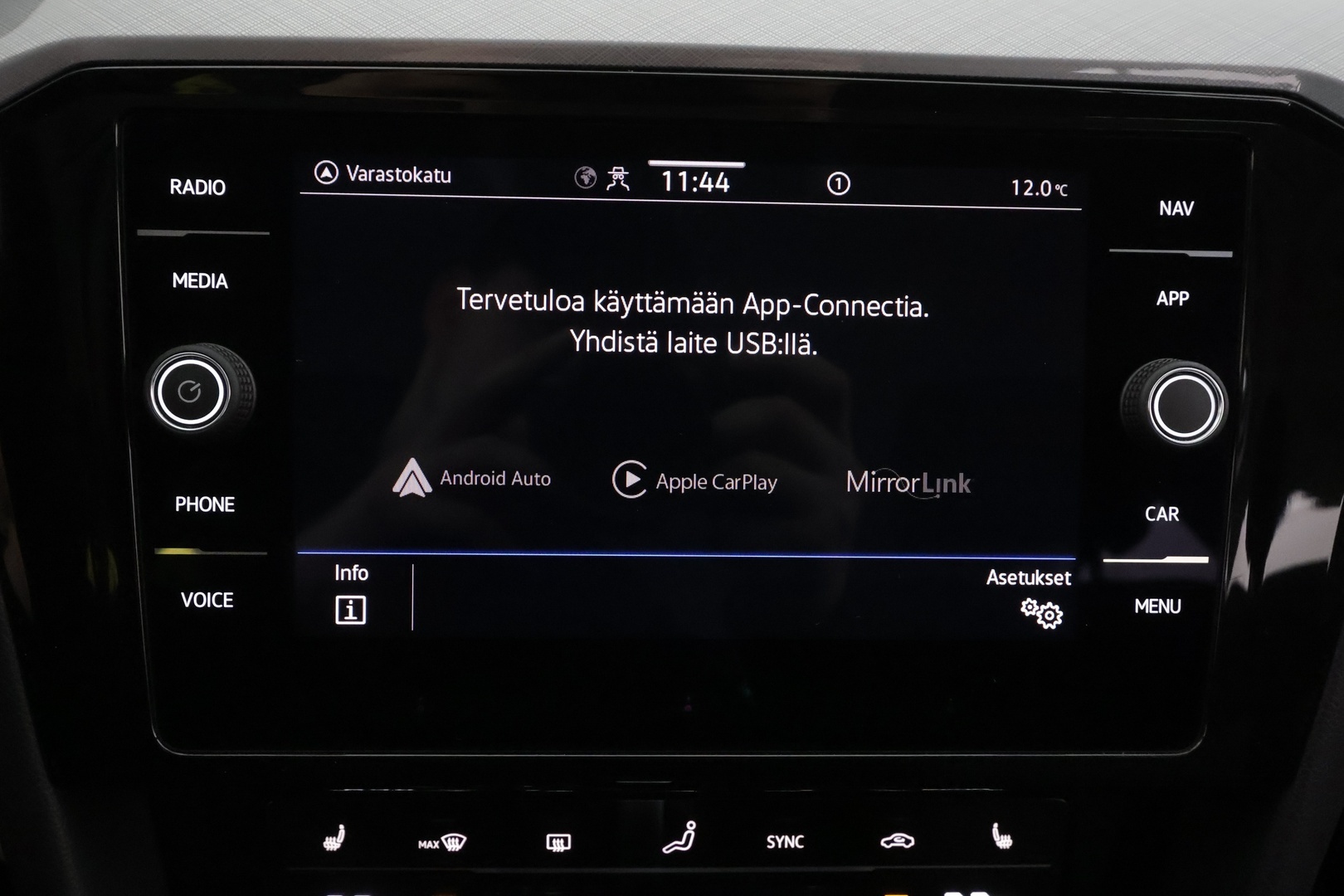 VOLKSWAGEN Passat 2022