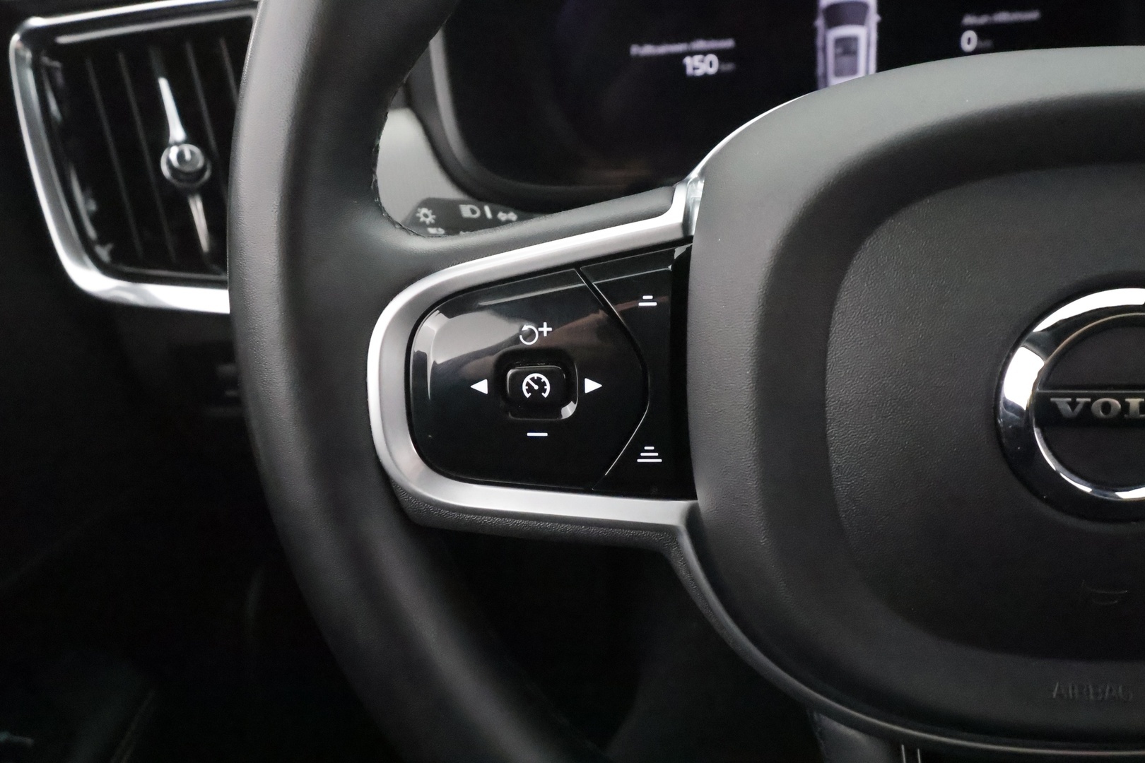 VOLVO V90 2022