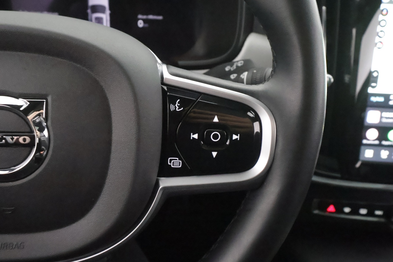 VOLVO V90 2022