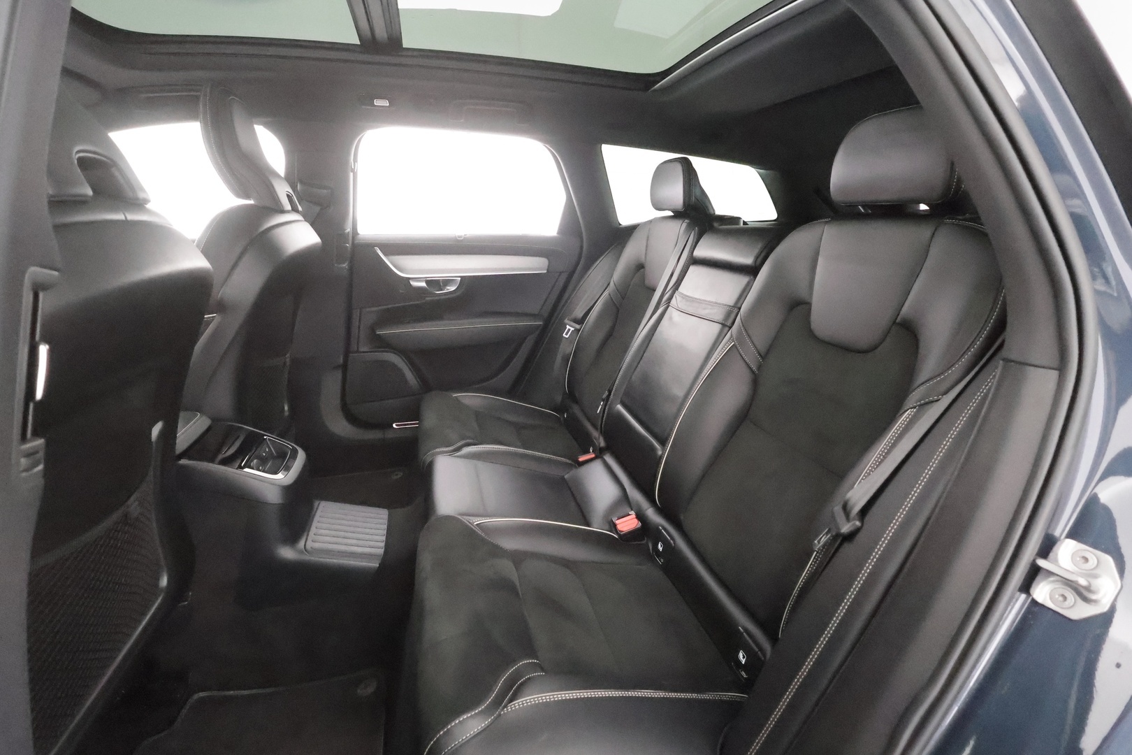 VOLVO V90 2022