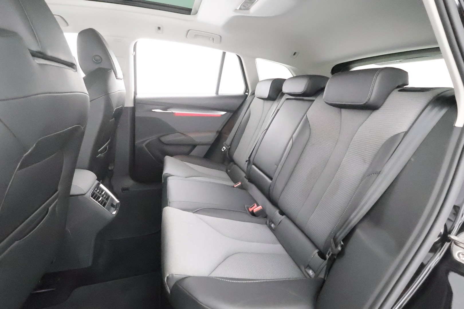 SKODA Enyaq 2023