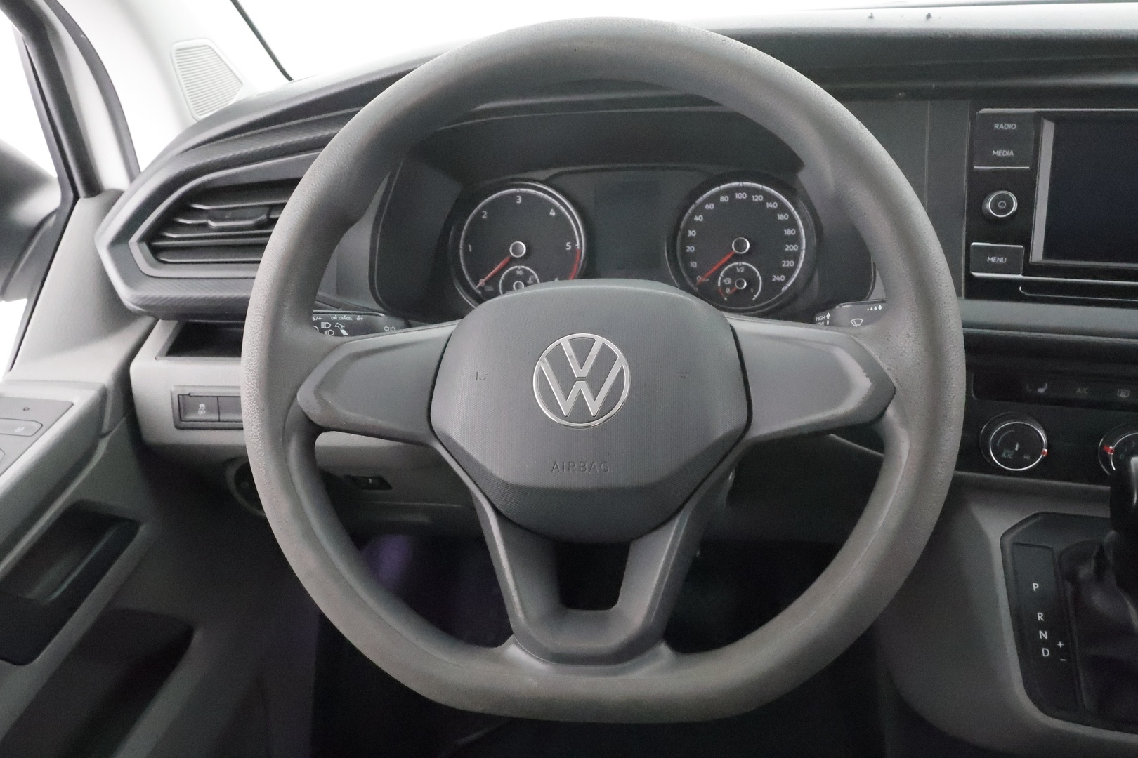 VOLKSWAGEN Transporter 2024