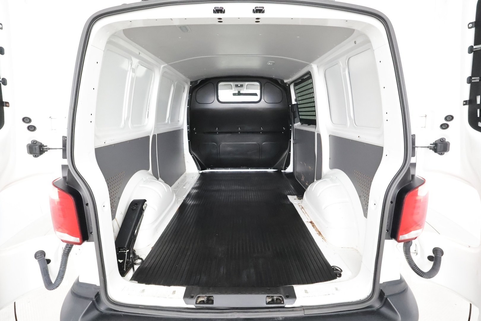 VOLKSWAGEN Transporter 2024
