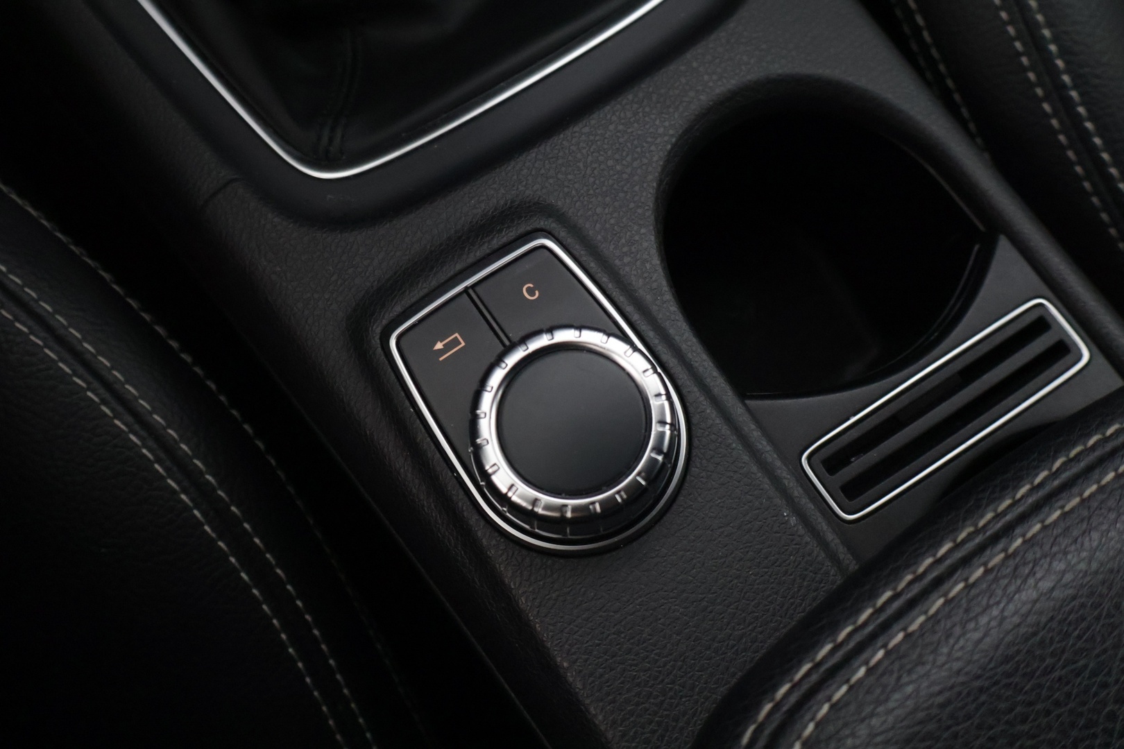 MERCEDES-BENZ A 2014