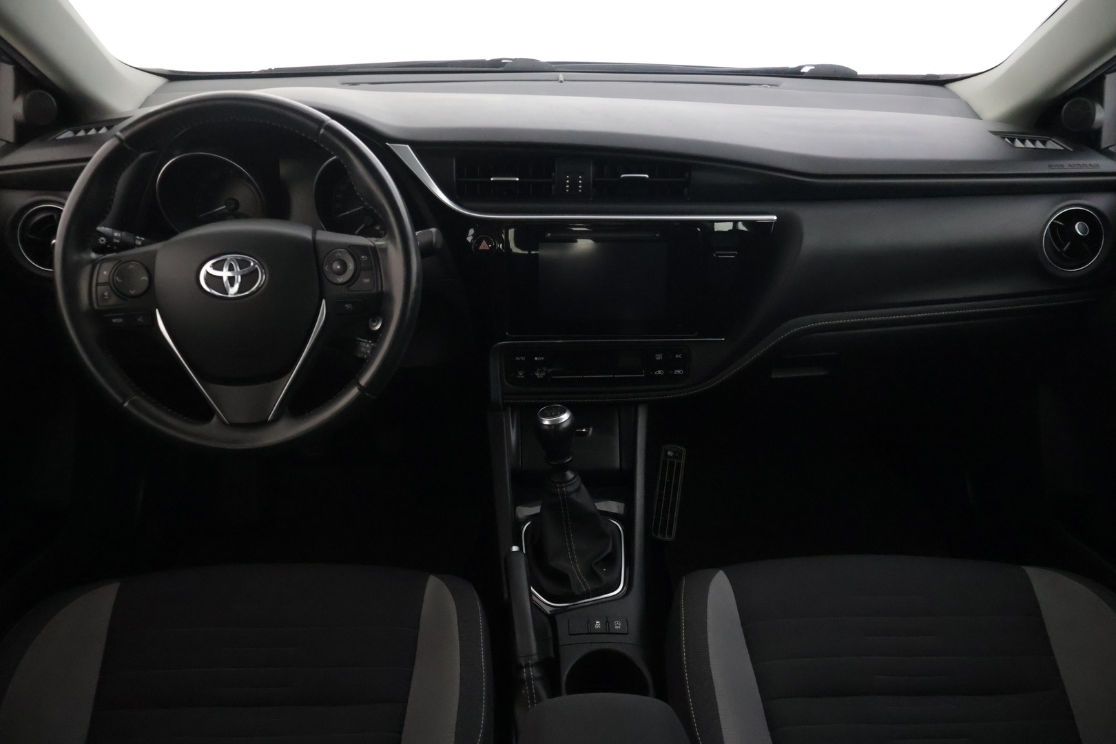 TOYOTA Auris 2016