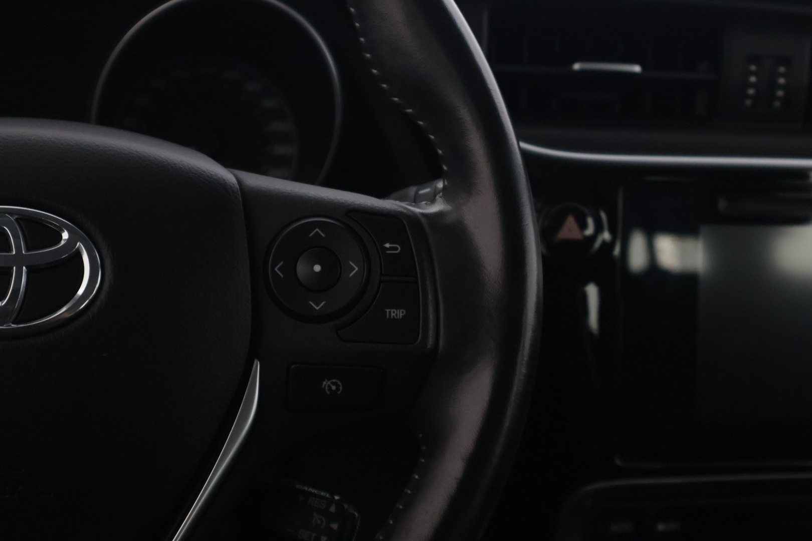 TOYOTA Auris 2016