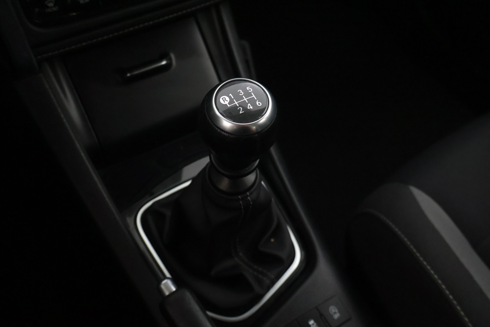 TOYOTA Auris 2016