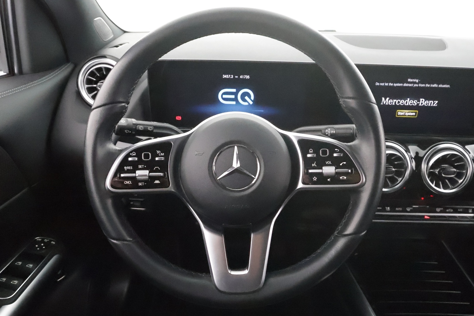 MERCEDES-BENZ EQA 2023