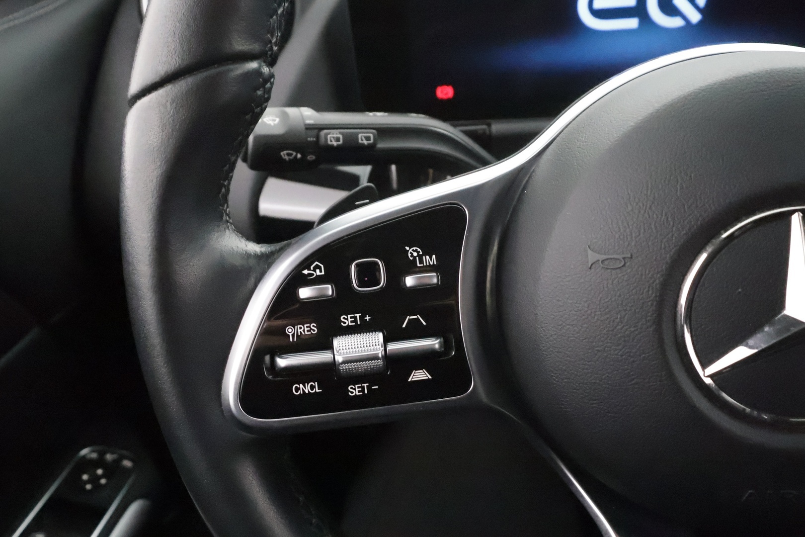 MERCEDES-BENZ EQA 2023