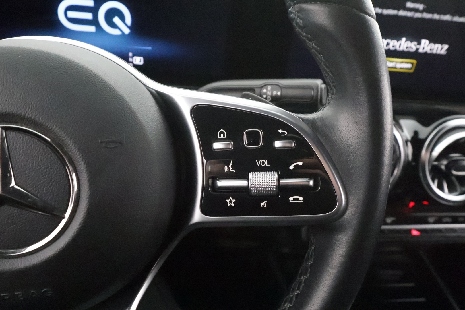 MERCEDES-BENZ EQA 2023