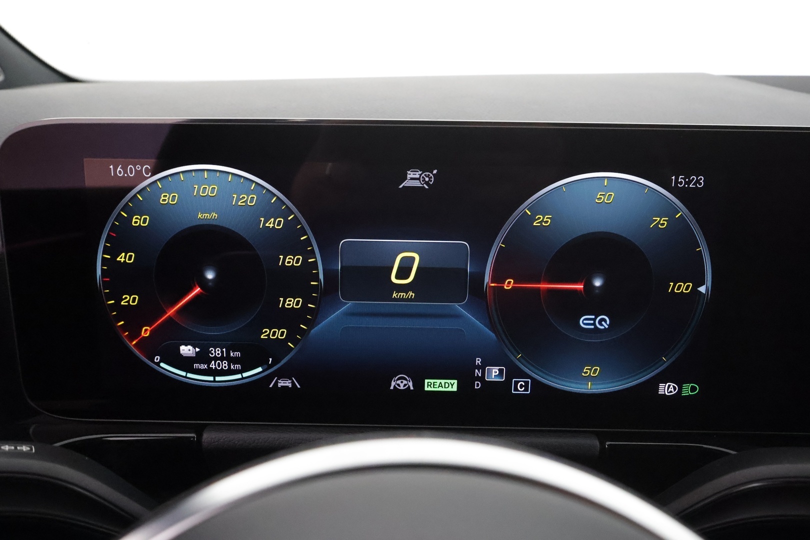 MERCEDES-BENZ EQA 2023