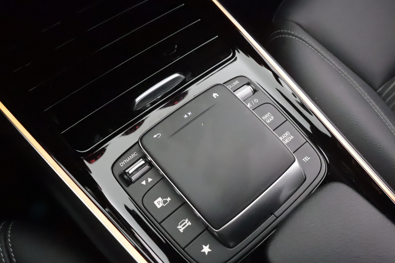 MERCEDES-BENZ EQA 2023