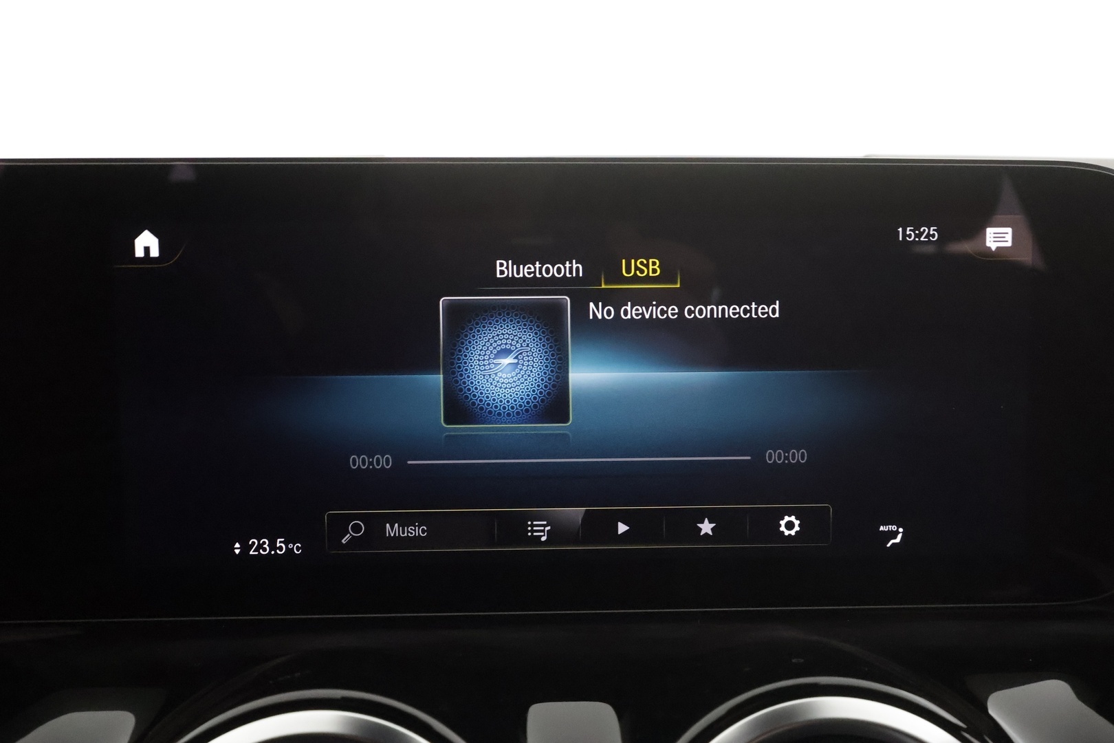 MERCEDES-BENZ EQA 2023